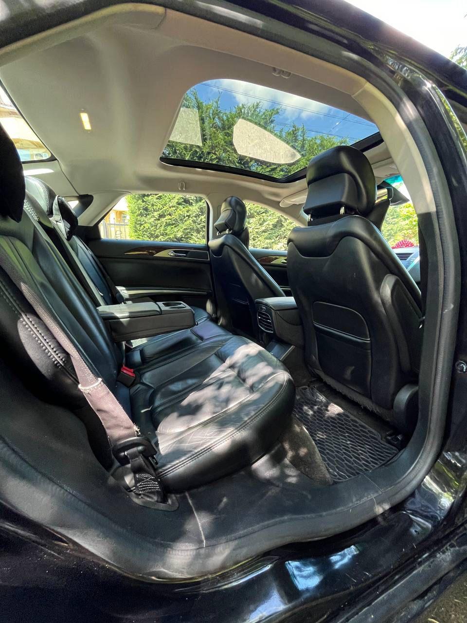 Lincoln Black Interior